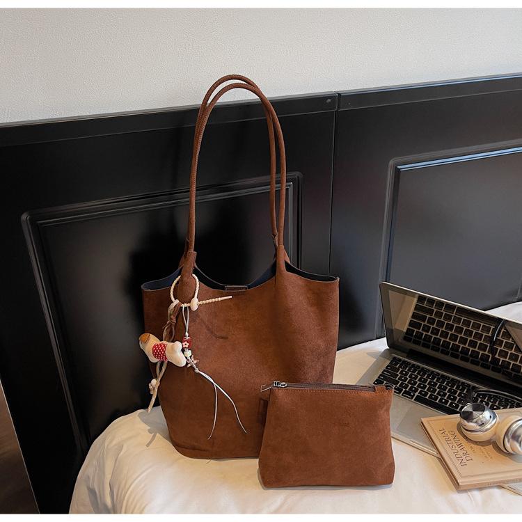 

Fashion retro bag women s large capacity 2025 new trend versatile casual shoulder bag simple commuter tote bag