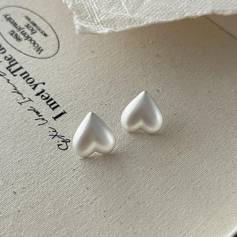 

Французские ретро серьги-кольца в форме перевернутого сердца: Металлические шипы с уникальным высококлассным дизайном для женщин