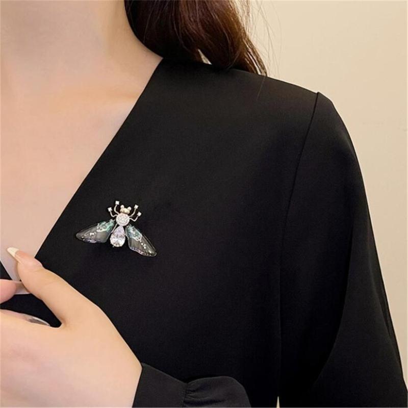 Spilla Spilla Uccello Strass Delicato per Donne Ragazze Zircone Api Farfalla Animali Distintivi Abbigliamento Gioielli da Banchetto