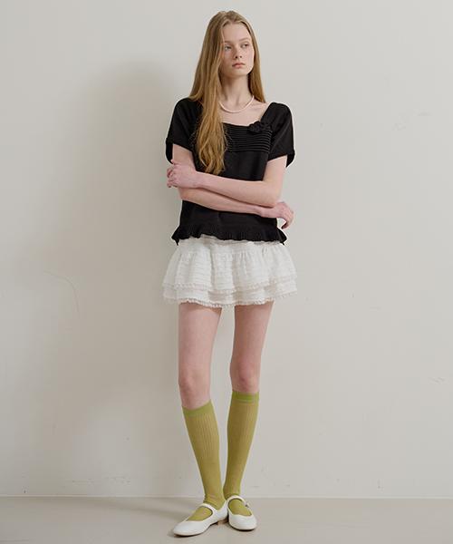 MORE THAN LIKE Square Flower Knit - Black