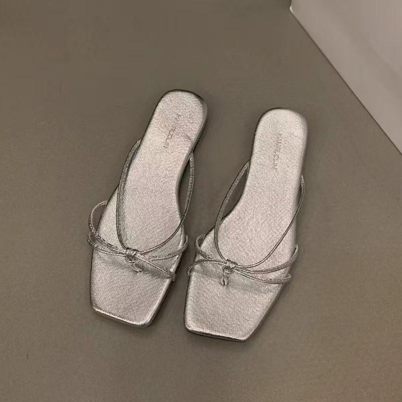 

Women s Flat Slippers Summer Outside Flip Flops Women Summer New Outer Wear with Skirt Small Floral Set Toe Cool Slippers Women 35 срібний