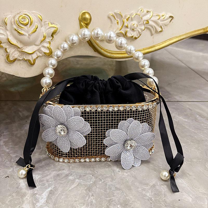 Diamond-encrusted rhinestone flower metal bucket bag, Xiaoxiangfeng hollow high-end handbag