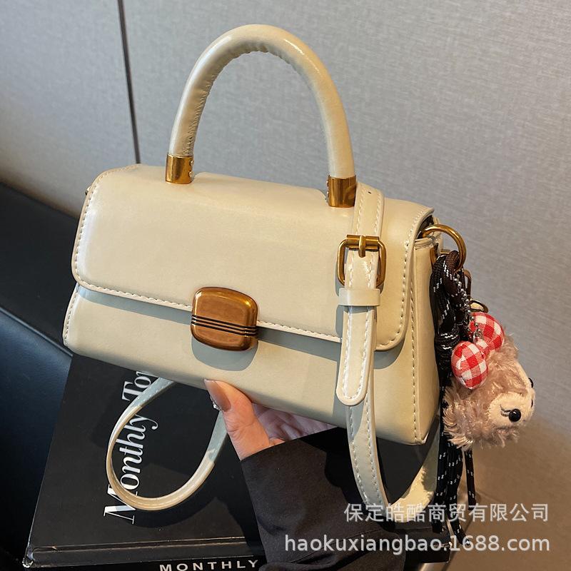 Premium Textured Bag Women's 2025 New Fashion Versatile Messenger Bag Spring and Summer Popular Portable Small Square Bag