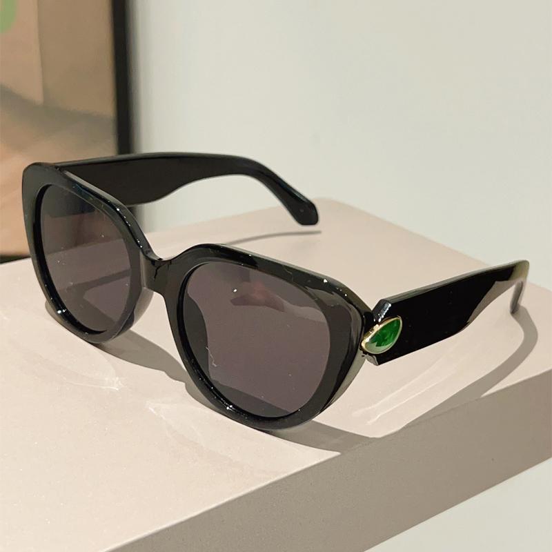 Oversized Cat Eye Sunglasses Women New Fashion Candy Color Rim Decor Sun Glasses Lady Trendy Brand Design Outdoor Shades