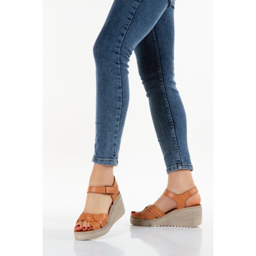 Damen-Freizeitsandalen aus Leder mit Keilabsatz