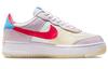 Nike Air Force 1 Low Shadow Rosa Regale Latte di Cocco Blu Universitario Rosso Fusione Donna DN5055-600