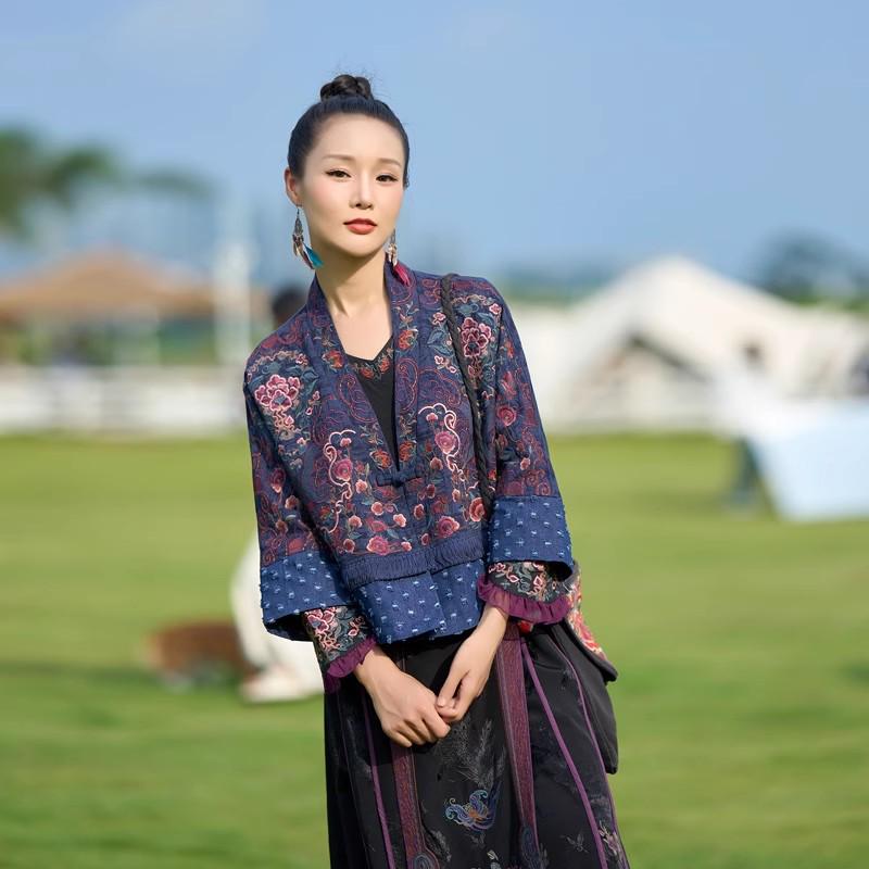 

Yunnan Ethnic Style Heavy Embroidery Cardigan with Retro Batwing Sleeves Medium чёрный