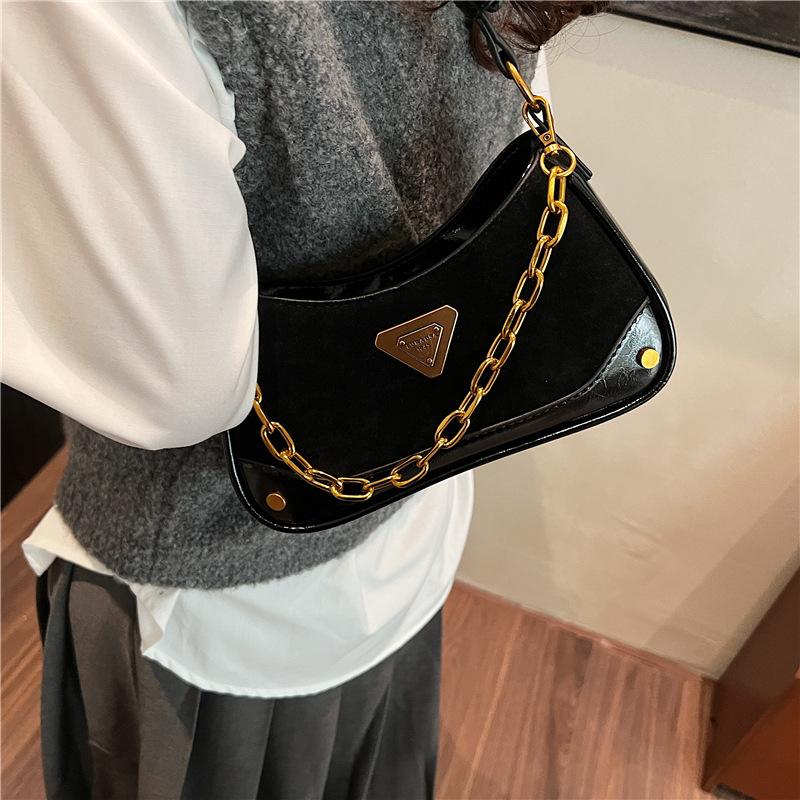 2025 autumn and winter new fashion retro matte shoulder bag women's niche high-end versatile underarm bag messenger bag
