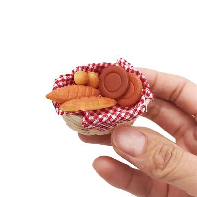 1/12 Mini domeček pro panenky Miniaturní chléb s košíkem na hraní