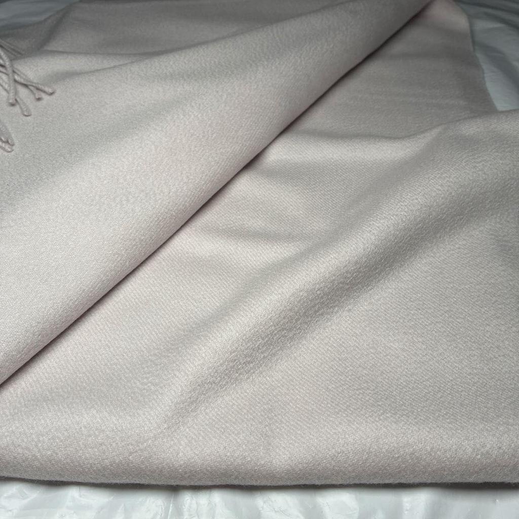 Used New Johnstons 100% Cashmere Large Stole Light Grey Snow