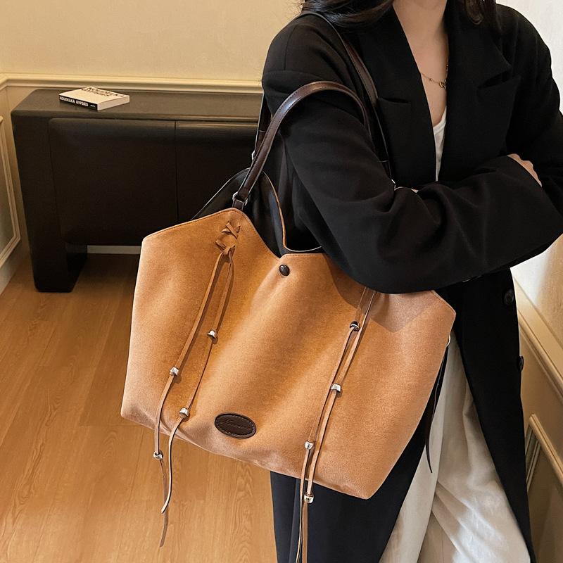 Korean Version of Fashion Commuter Large-capacity Bag Women's 2025 New Work Leisure Tote Bag Niche Versatile Shoulder Bag