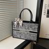 1 Stuks Grote Capaciteit Geborduurde Tote Bag Dames Hoge Kwaliteit Niche Commuter Handtas Schouder Messenger Bag Vrijetijdstas