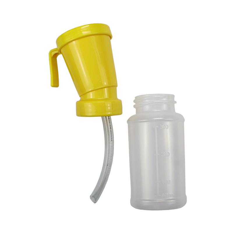 Milking machine return dipping cup