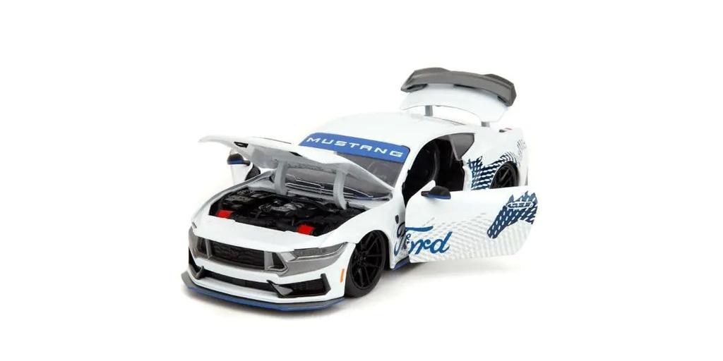 Kyosho JADA TOYS Scara 2024 Ford Mustang Dark Horse Produs Finit JADA35279 1/24 Alb/Grafică