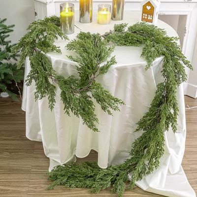 Guirnalda de cedro artificial de 6,2 pies con ramas de pino artificial de Norfolk para decoración navideña, fiestas y bodas
