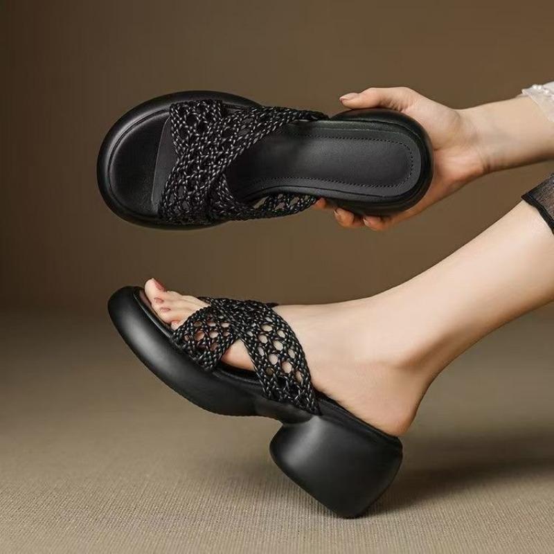 Retro woven hollow cool slippers women's summer wear new fashionable versatile breathable thick heel one-word drag