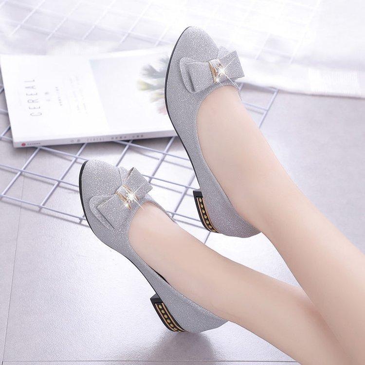 Frühling und Herbst Übergröße Damen Flacher Absatz Weiche Sohle Arbeit Schleife Einzelne Schuhe Lässige Damenschuhe