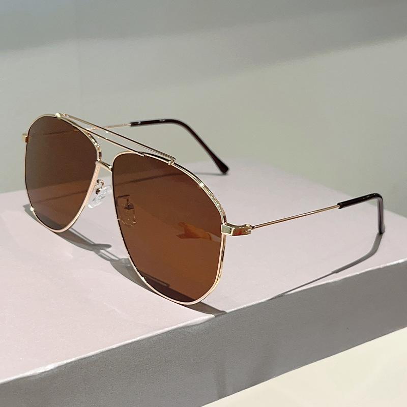 New Fashion Women Oversized Sunglasses Gradient Metal Brand Designer Eyewear Female Sun Glasses Uv400