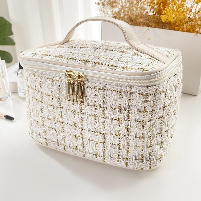 New High-end Gold Wire Women's Portable Makeup Bag with High Appearance and Large Capacity for Easy Storage,Travel Essentials