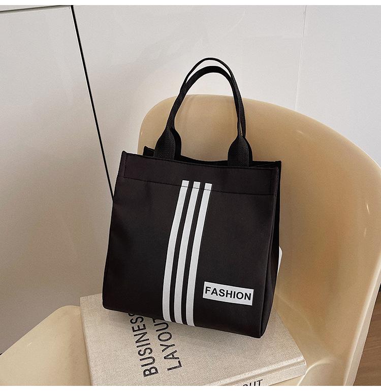 

Spring and summer 2025 new trendy unisex waterproof sports and leisure handbag lunch box bag hand carry mommy bag at work чёрный