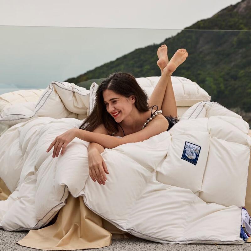 AB Catherine 95% White Goose Down Comforter