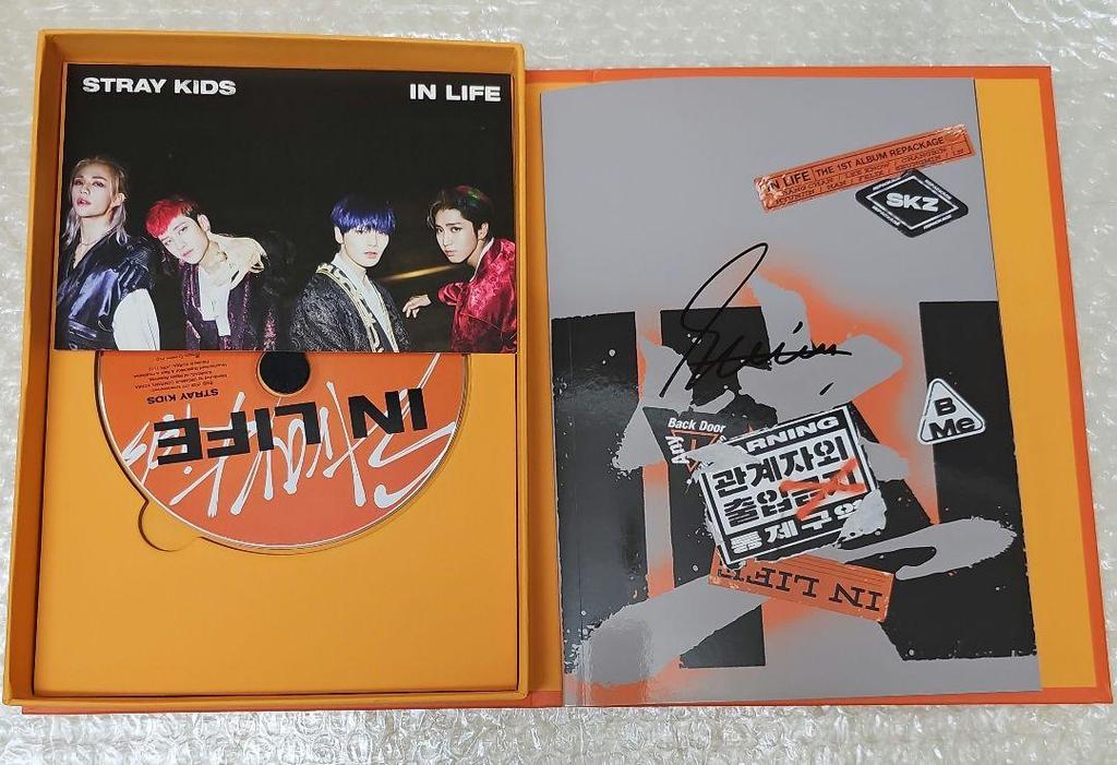[USED] Autographed Stray Kids IN LIFE