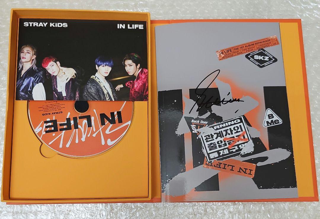 

[USED] Autographed Stray Kids IN LIFE