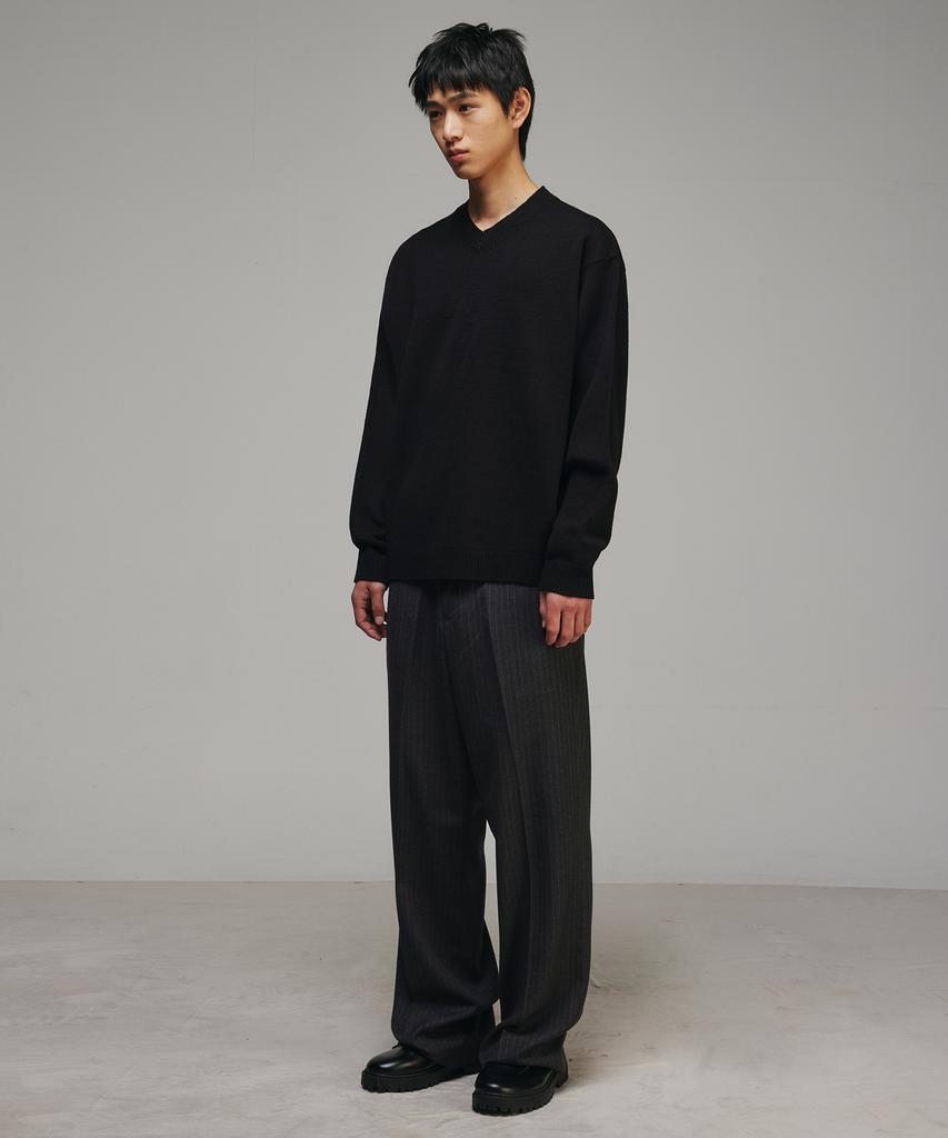 SIGNATURE V-Neck Relaxed Knit [Black]
