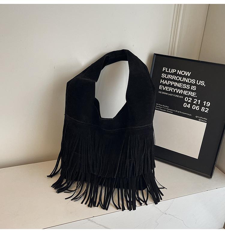 

Ретро-сумка для матери и ребенка с кисточками, большая вместимость, новинка 2024 года, популярная женская сумка через плечо в стиле ретро чёрный