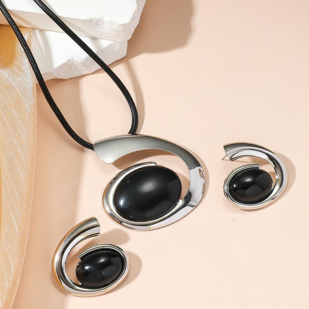 Fashion Necklace and Earrings Set