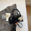 Fashion messenger bag niche casual small square bag women's 2025 summer new hand carry simple commuter shoulder bag