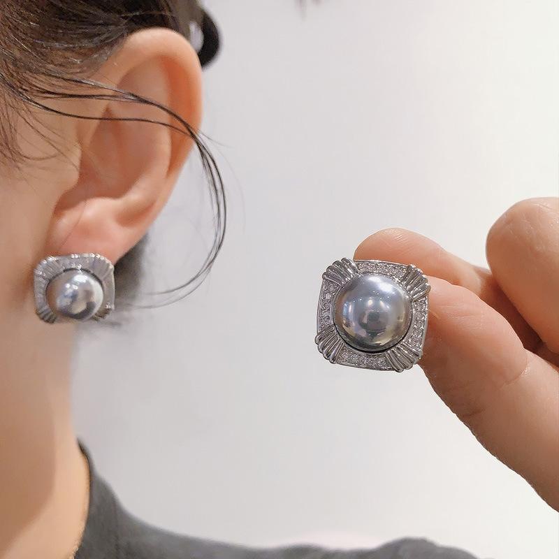 Square Pearl Stud Atmosphere High-End Light Luxury Temperament Pearl Zircon Hong Kong Style Retro Women