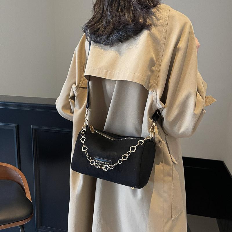 Textured Small Bag Women's 2025 Winter New Fashion Soft Leather Pillow Bag Ins Contrasting Color Splicing Shoulder Messenger Bag