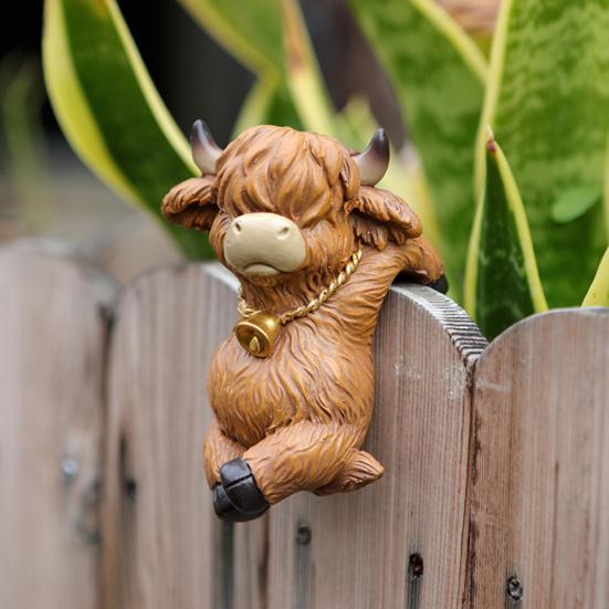 2Pcs Cartoon Highland Cow Figurine Couple Highland Cattle Statue Resin Sculpture Outdoor Garden Flower Pot Hugger Ornament Decoration