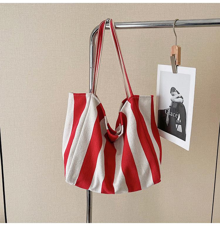 Randig shoppingväska med stor kapacitet, arbetsväska, avslappnad väska, nischad vår- och sommar casual mångsidig canvasväska