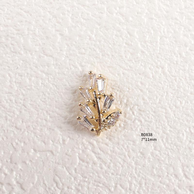 Trendiger Strass- und Zirkon-Nagelschmuck mit diamantbesetzten Metallpailletten
