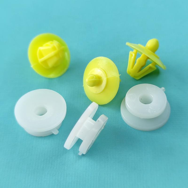 Freelander 2/Discovery 3/4/Range Rover Klips listwy progowej nadkola.