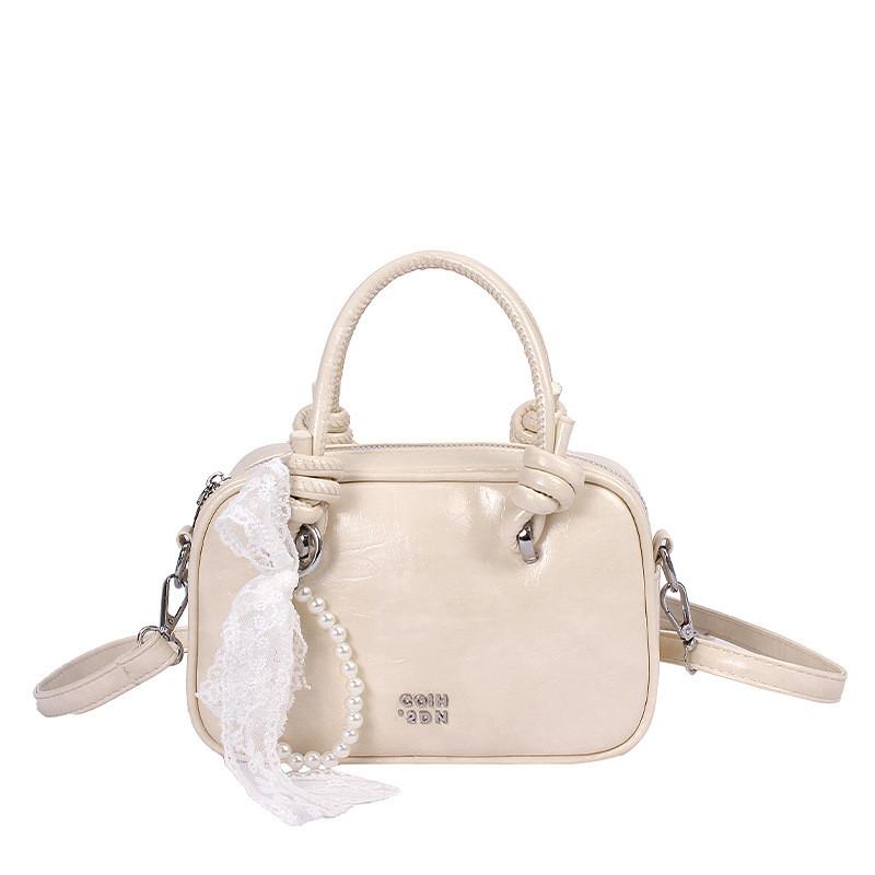 

Минималистичная маленькая квадратная сумочка из искусственной кожи с кружевным бантом и декором из искусственного жемчуга — идеально подходит для повседневного и делового использования. белый