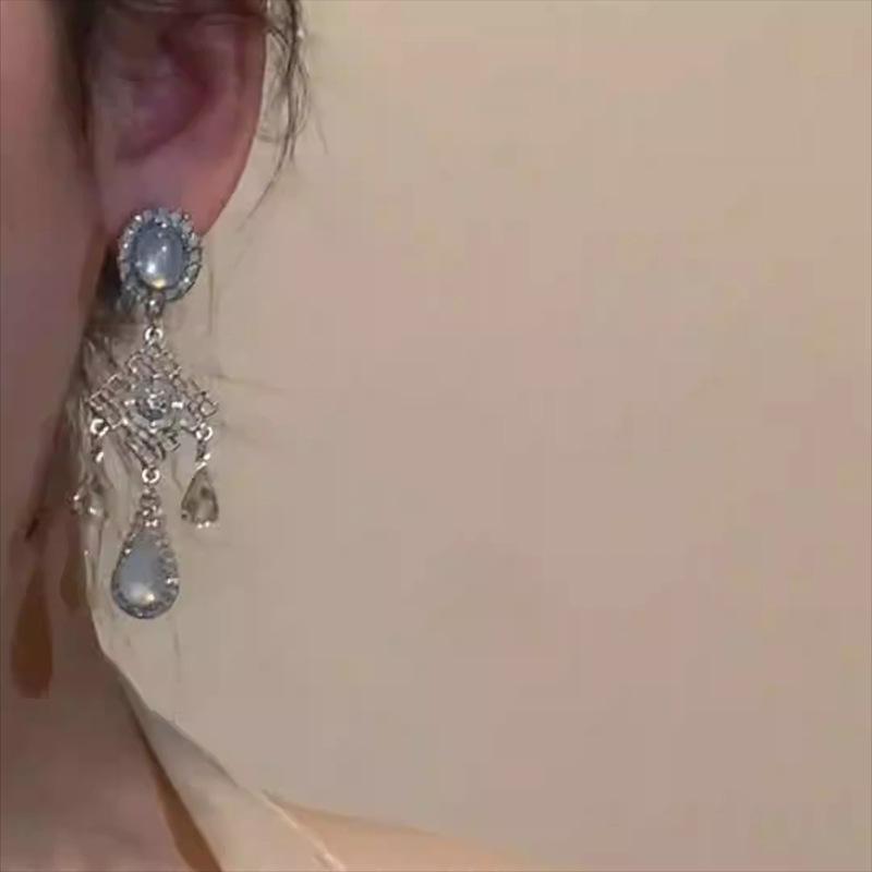 Owalne kolczyki sztyfty w kształcie kropli wody, geometryczne, z frędzlami, koreańskie, lekkie luksusowe, wysokiej klasy, spersonalizowane, podkreślające temperament