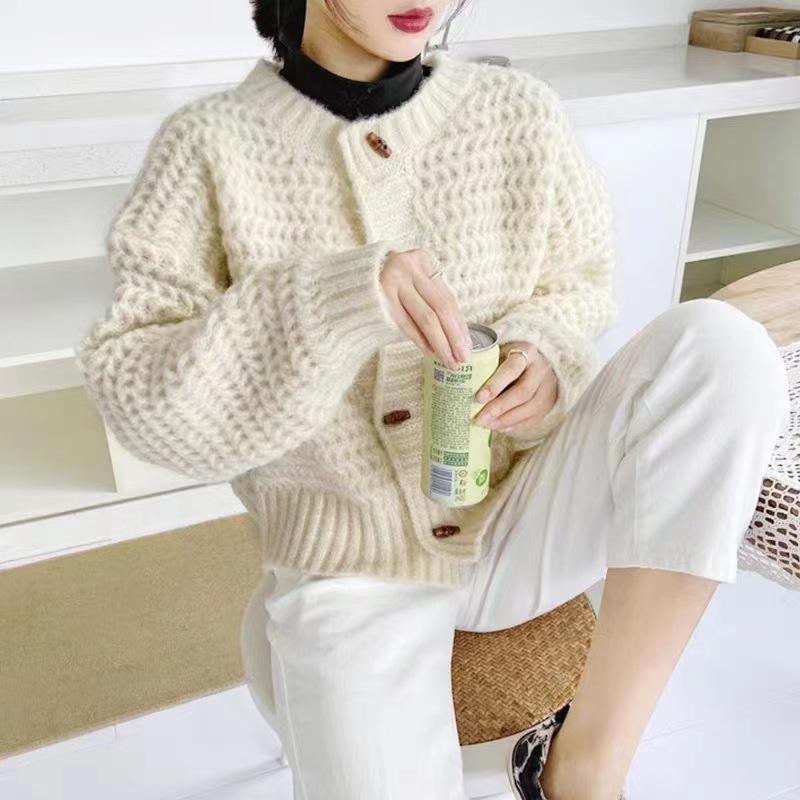 Top short design sense niche sweater women's coat autumn and winter new retro loose lazy knitted cardigan