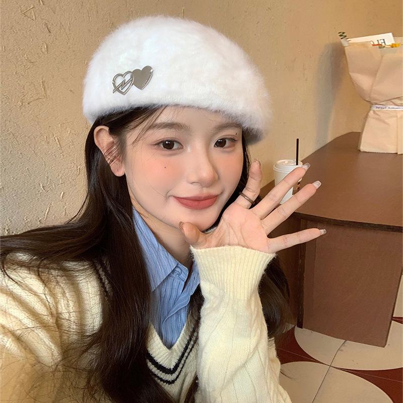Süß und cool weißer Kaninchenfell-Barett weibliches Gesicht klein tragen nach vorne Hut Plüsch Malerhut