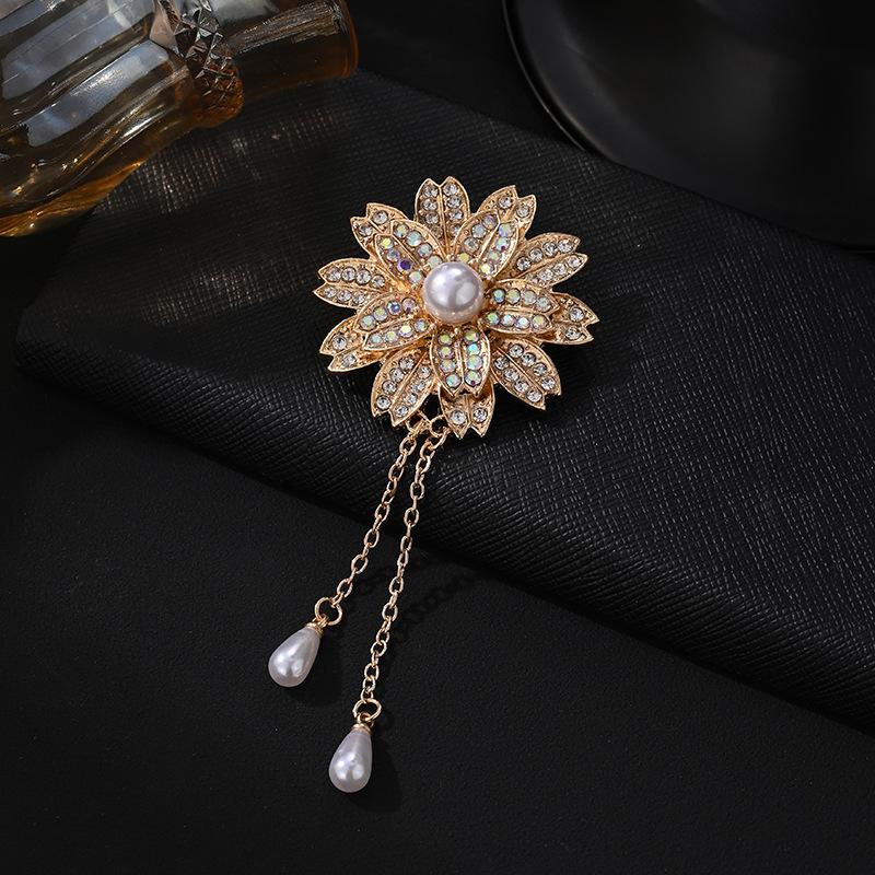 Elegant Alloy Butterfly Brooch with Rhinestone Flowers and Tassel for Women's Balls