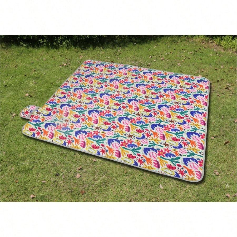 New outdoor moisture-proof mat Spring outing waterproof floor mat Small and portable foldable mini picnic mat in the palm