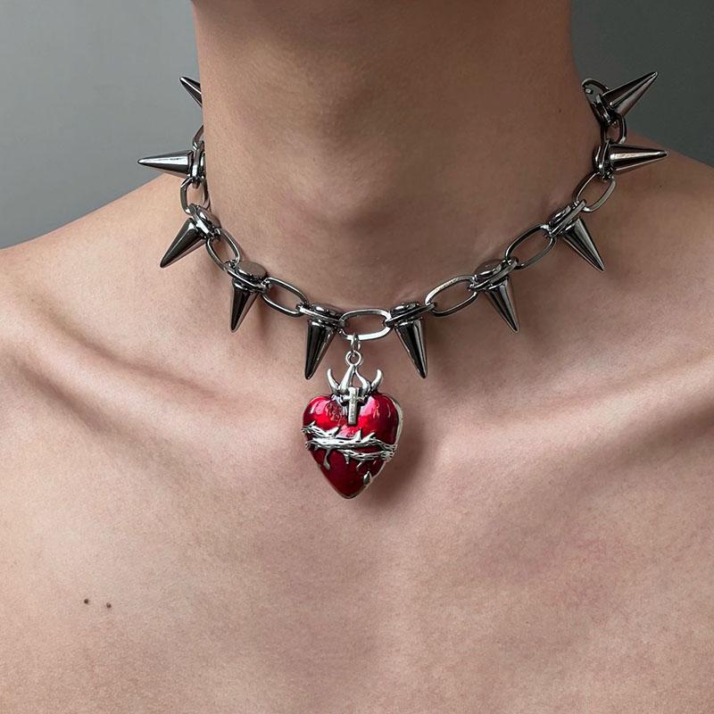 Y2K Herz Nieten Halskette Gothic Punk Stil Herz Anhänger Halskette für Männer Frauen Übertriebener Schmuck Zubehör Geschenke