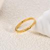 Anel de Aço Titânio Banhado a Ouro 18K com Padrão Floral para Mulheres - Super Brilhante, Cor Duradoura, Brilho Francês, Estilo Europeu e Americano