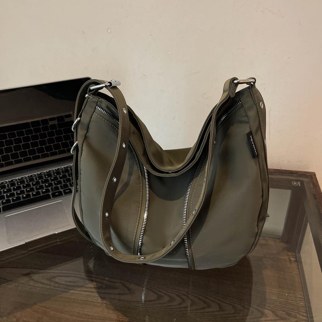 Leisure Soft Surface Nylon Cloth Bag for Women  New Fashionable and Versatile Ins Crossbody Bag, Popular Bucket Bag