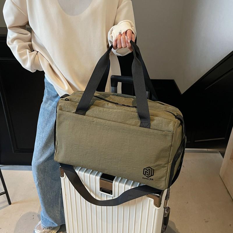 Simple and Casual Travel Bag, Large-capacity Luggage Storage Bag, Water-resistant Dry and Wet Separation Crossbody Handbag