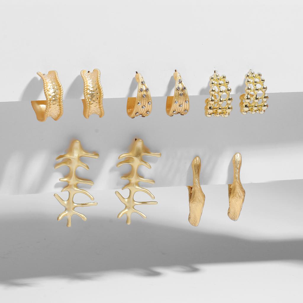 Boucles d'oreilles géométriques dorées creuses exagérées rétro créatives simples Personnalité féminine Boucles d'oreilles géométriques pour fille