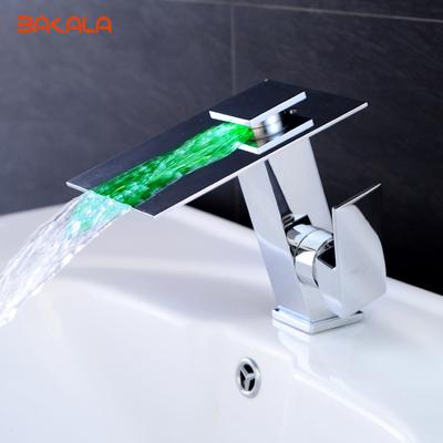 Bateria umywalkowa LED Bateria umywalkowa LED do łazienki Mosiądz Chromowane wykończenie Baterie wodospadowe LED Bateria wodna do umywalki Bateria LED Torneira LT-5656