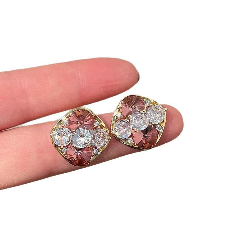 Retro satellite square earclip earrings without earrings, light luxury and high-end earrings, trendy and unique earrings.